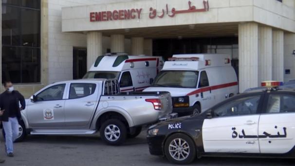 <p>Dieses Standbild aus einem Video zeigt das Äußere des Krankenhauses, in dem sechs Corona-Patienten wegen einer Störung der Sauerstoffversorgung gestorben sind.</p>