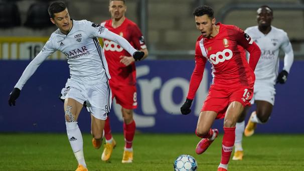 <p>AS-Mittelfeldspieler Stef Peeters (l.) zeigte gegen Standard Lüttich besonders vor der Pause eine schwache Leistung.</p>