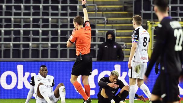 <p>Jhon Lucumi sah in der 71. Minute die Rote Karte.</p>