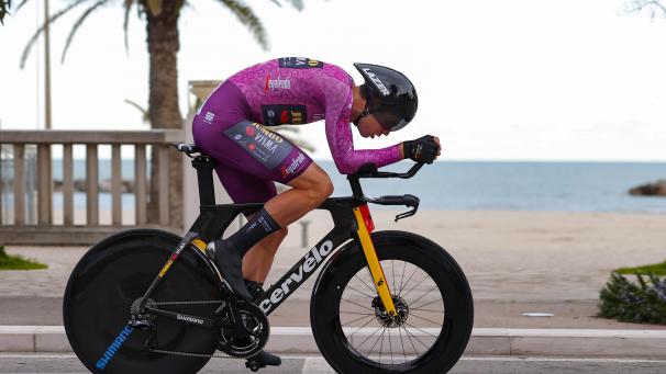 <p>Wout Van Aert auf dem Weg zu seinem Sieg im Zeitfahren beim Tirreno-Adriatico.</p>