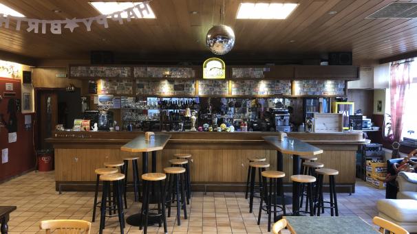 <p>Nach Vertragsende mit dem aktuellen Wirt Peter Schuller sollen sich die Vereine selbst um das Café kümmern.</p>