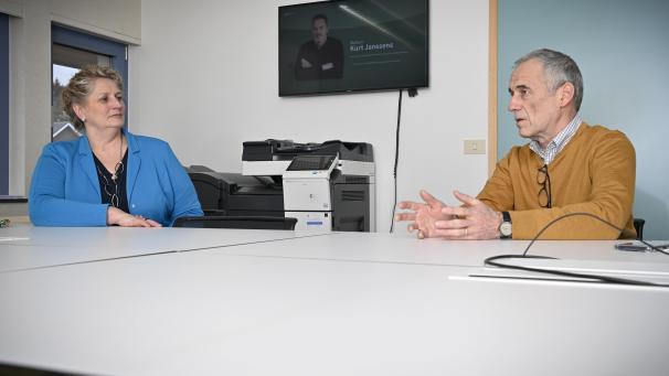 <p>Nach 30 Jahren an der Spitze der Klinik St. Josef wechselt Ingrid Mertes Anfang April in die Geschäftsführung des Bauernbundes, wo sie Berater Marc Schröder ablösen wird, der Ende des Jahres in Rente geht. „Ingrid Mertes bringt für diesen Job sowohl die fachlichen als auch die nötigen juristischen Kenntnisse mit“, freut sich der Agronom.</p>