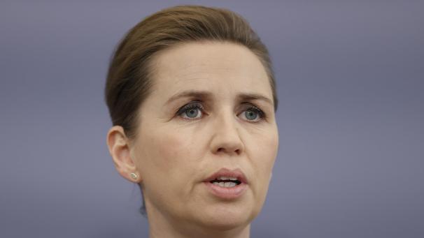 <p>Dänemark zählt seit längerem zu den Ländern in Europa, die eine besonders strikte Migrationslinie fahren. Dabei ist es auch unter der Minderheitsregierung der sozialdemokratischen Ministerpräsidentin Mette Frederiksen geblieben.</p>
