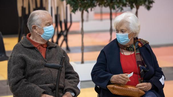 <p>König Albert II. und Königin Paola warten auf den Impfstoff.</p>