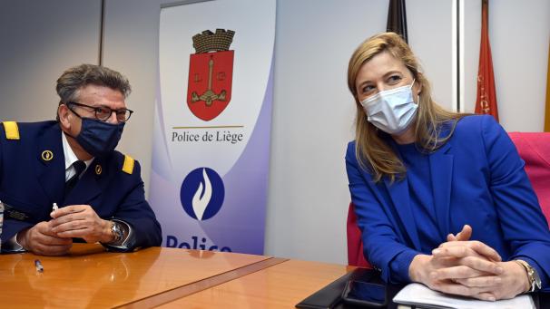 <p>Innenministerin Annelies Verlinden neben dem Lütticher Polizeichef Christian Beaupere</p>