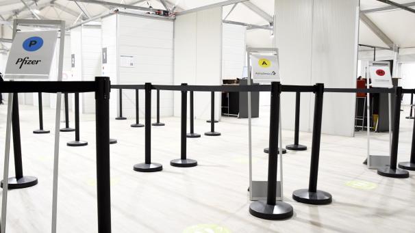 <p>In den Impfzentren der DG sind die Impfungen in dieser Woche gestartet. Dieses Bild entstand am vergangenen Samstag beim „Trockenlauf“, einer Art Generalprobe, im Impfzentrum St.Vith. Foto: Ralf Schaus</p>