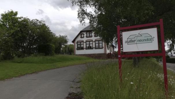 <p>Schon lange ist das Atelier auf der Suche nach neuen Räumlichkeiten, die auch neue Möglichkeiten bieten.</p>