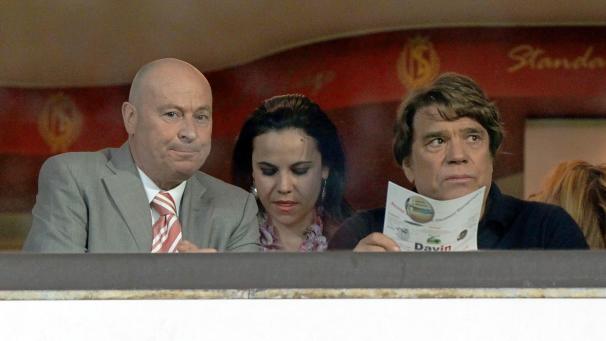 <p>Lucien D'Onofrio und Bernard Tapie (von links) bei einem Standard-Spiel im Jahr 2011.</p>