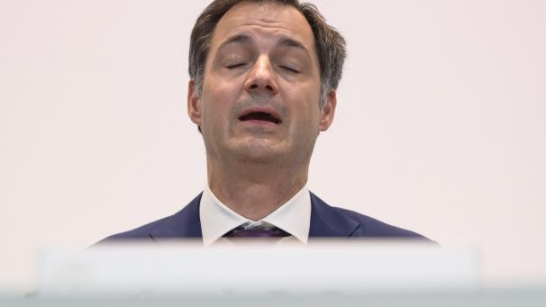 <p>Wann verkündet er endlich ein Datum, bis zu dem jedem Belgier ein Impfgebot gemachtn wird, fragen sich viele. Stattdessen verselbständigt sich der Lockdown.</p>