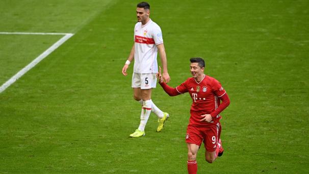 <p>Robert Lewandowski (r.) feiert das 4:0.</p>