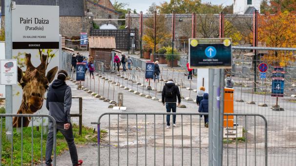<p>Der Eingangsbereich des Tierparks Pairi Daiza.</p>