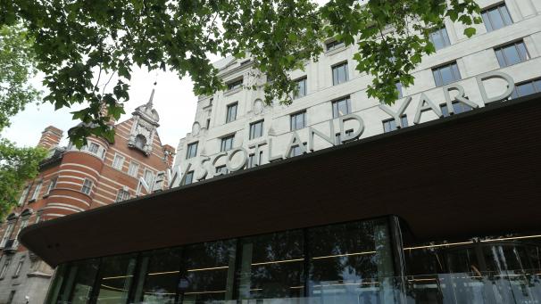 <p>Die Zentrale von New Scotland Yard, London Metropolitan Police in London.</p>