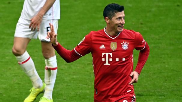 <p>Nur noch fünf Treffer ist Robert Lewandowski vom Müller-Rekord entfernt.</p>