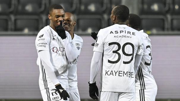 <p>Julien Ngoy (l.) brachte die AS Eupen per Traumtor in Führung.</p>