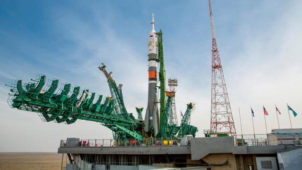 <p>Eine russische Sojus 2.1a Trägerrakete steht an der Startrampe des Weltraumbahnhofs Baikonur.</p>