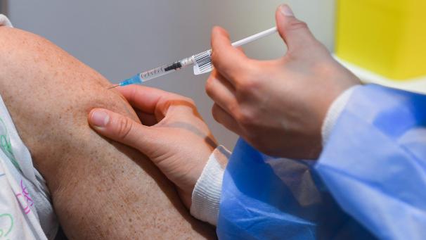 <p>Ist eine Corona-Impfung die einzige Lösung aus der aktuellen Krise?</p>