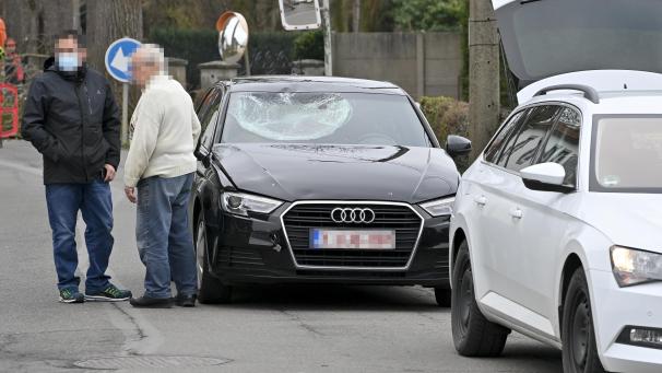 <p>Die Fahrradfahrerin ist mit dem Pkw zusammengestoßen.</p>