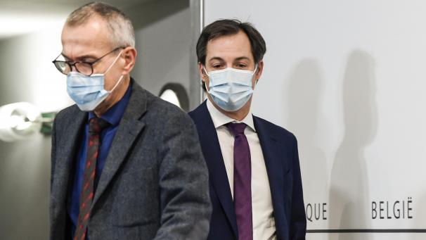 <p>Unter Druck: Gesundheitsminister Vandenbroucke (l.) und Premier De Croo.</p>