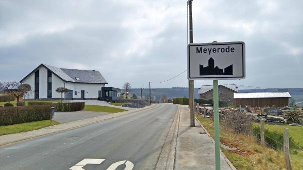 <p>Bauherren, die ihr Eigenheim in einer sogenannten „weißen Zone“ errichten, laufen Gefahr, gänzlich ohne Telefon- und Internetanschluss dazustehen. „Im 21. Jahrhundert ein Unding“, findet Amels Schöffe Stephan Wiesemes.</p>