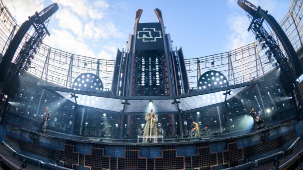 <p>Rammstein-Fans müssen sich ein weiteres Jahr auf die nächste Tournee gedulden.</p>