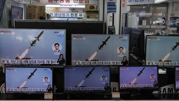<p>Nordkorea hat nach Angaben des südkoreanischen Militärs im Rahmen eines neuen Waffentests anscheinend zwei Marschflugkörper abgefeuert.</p>