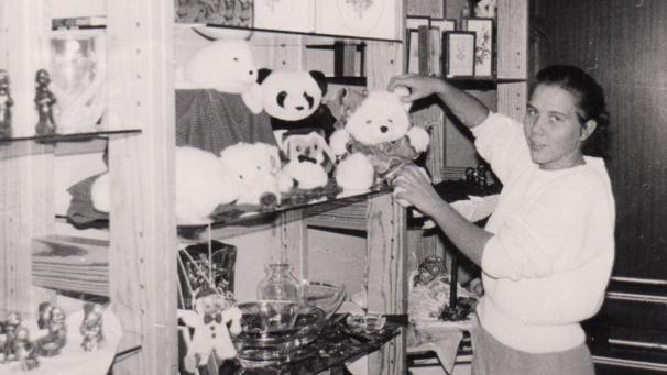 <p>Ein Bild aus jungen Jahren: Erika Krings betreibt seit fast 30 Jahren einen Laden in Heppenbach.</p>