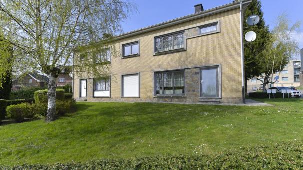 <p>Das DG-Paket enthält auch 20 EU-Millionen für Energie-Sanierungen im sozialen Wohnungsbau .</p>