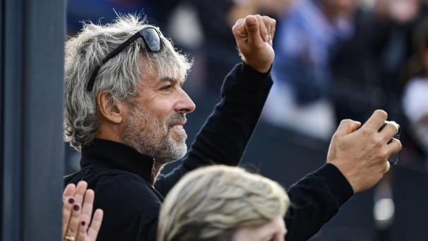 <p>Milliardär Petr Kellner jubelt seiner Tochter Anna und ihrem Pferd während eines Pferdespringens zu. Der Milliardär ist im Alter von 56 Jahren bei einem Hubschrauberabsturz ums Leben gekommen.</p>