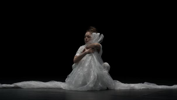 <p>Anais Van Eycken ringt mit Fragen, die viele Frauen umtreiben.</p>