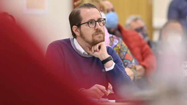 <p>Jérôme Franssen (CSL) übernimmt das Bürgermeisteramt von Erwin Güsting (Mit Uns).</p>