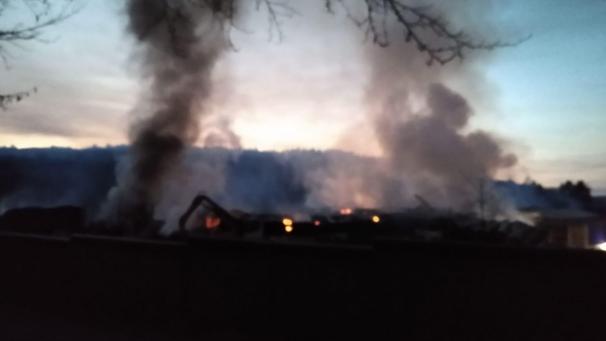 <p>Das Sägewerk Pauls in St.Vith fiel den Flammen zum Opfer.</p>