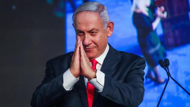 <p>Benjamin Netanjahu, Ministerpräsident von Israel und Vorsitzender der rechtskonservativen Likud-Partei, bedankt sich nach den Parlamentswahlen in Israel bei seinen Anhängern.</p>