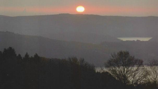 <p>Die Eifel hat viele Schönheiten zu bieten, u.a. den Rursee bei Sonnenuntergang.</p>