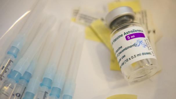 <p>In Deutschland kommt bei der Corona-Impfung eine neue vorsorgliche Altersbeschränkung für das Mittel von Astrazeneca.</p>