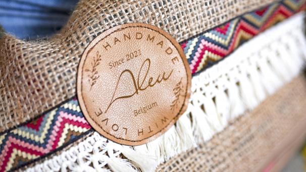 <p>Unter ihrem neuen Label „Aleu“ verkauft die Alternative ihre handgemachten Kreationen, darunter auch Taschen aus ausrangiertem Kaffeesack – seit heute auch im Online-Shop.</p>