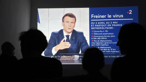 <p>Emmanuel Macron, Präsident von Frankreich, spricht aus dem Elysee-Palast über die neuen Corona-Maßnahmen.</p>