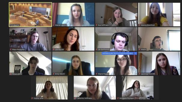 <p>Per Videokonferenz nahmen die Jugendlichen an der Debatte teil.</p>