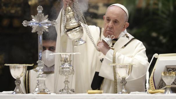 <p>Bei der sogenannten Chrisammesse am Gründonnerstag wurden im Petersdom heilige Öle geweiht.</p>