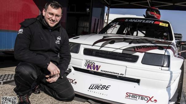 <p>Andy Heindrichs und sein bärenstarker Cpel Corsa.</p>