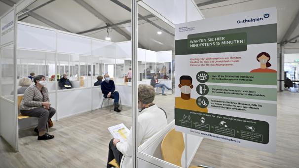 <p>Am Dienstag wurden im Impfzentrum in Eupen rund 300 Menschen geimpft.</p>