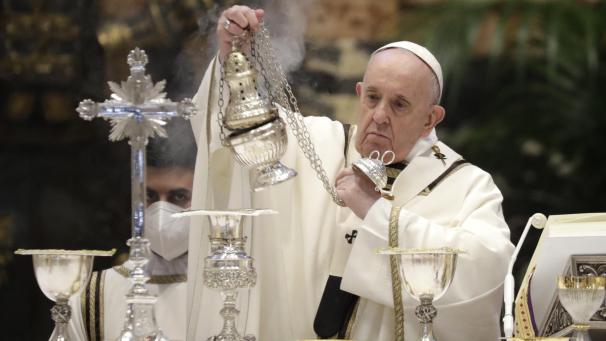 <p>Franziskus liebt die Nähe der Gläubigen. Doch auch diesmal muss der Papst Karfreitag und Ostern wegen der Corona-Pandemie ohne Menschenmassen feiern.</p>