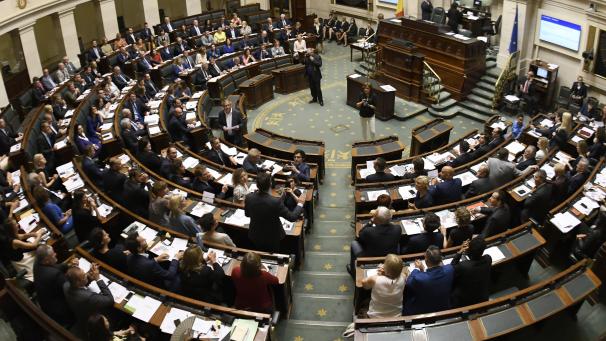 <p>Sind sie noch der Ort, an dem die wirklich wichtigen gesellschaftlichen Fragen debattiert werden: die nationalen Parlamente?</p>