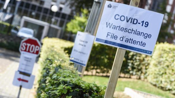 <p>Die Zahl der positiv Getesteten steigt.</p>