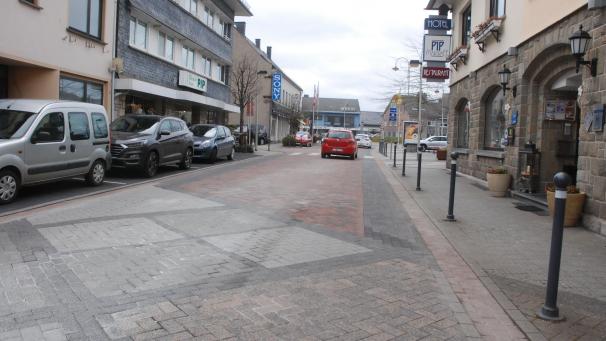 <p>Vor dem Hotel Pip-Margraff haben sich Pflastersteine gelöst.</p>