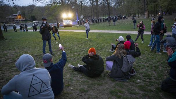 <p>Die Polizei hat am Freitag erneut einen Massenauflauf im Bois de la Cambre beenden müssen.</p>