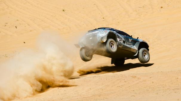 <p>Die Rennfahrerin Hürtgen hat einen heftigen Crash quasi unverletzt überstanden.</p>