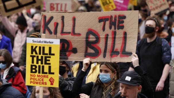 <p>In Bristol waren zuletzt Proteste gegen das neue britisches Polizeigesetz eskaliert. Am Samstag blieb es derweil ruhig.</p>