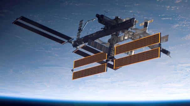 <p>Die Internationale Raumstation (ISS) in der Erdumlaufbahn</p>