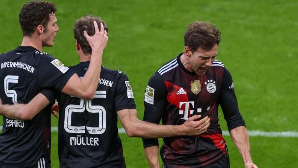 <p>Münchens Mittelfeldspieler Leon Goretzka (ganz rechts) jubelt mit Münchens Mittelfeldspieler Thomas Müller und Münchens Abwehrspieler Benjamin Pavard über seinen Treffer zum 0:1.</p>