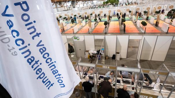 <p>Ein Blick in das größte Impfzentrum des Landes: Es steht auf dem Heysel-Gelände in Brüssel.</p>